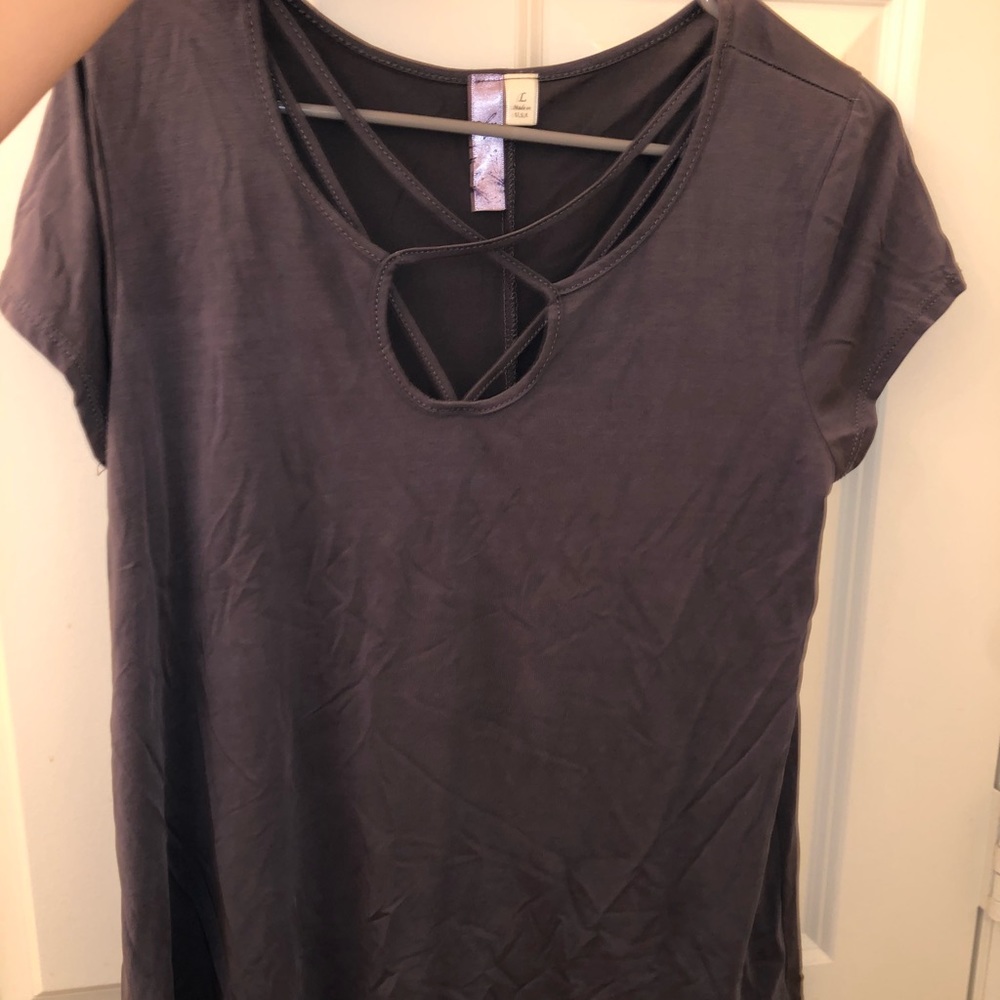 Comfortable grey tee